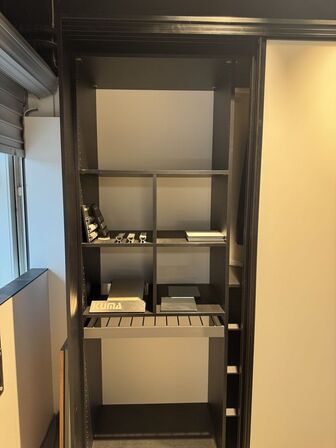 Kvik Garderobe indretning med skydelåger