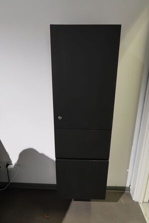 2 stk. Væghængte skabe - sort