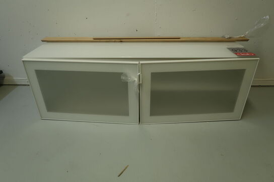 Væghængt skab med 2 låger 