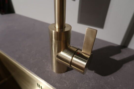 Noba køkkenarmatur messing