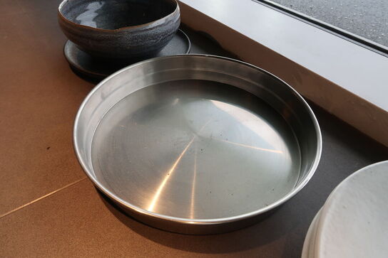 Diverse tallerkner og skåle