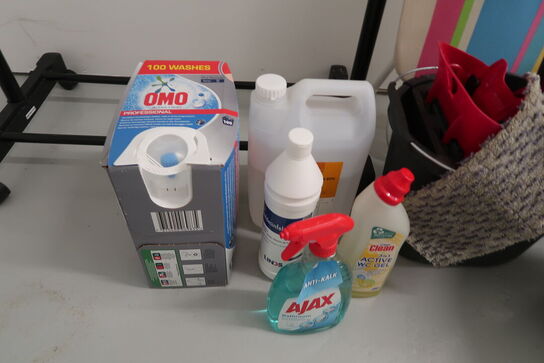 Diverse rengøringsartikler 