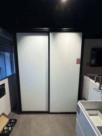 Kvik Garderobe indretning med skydelåger