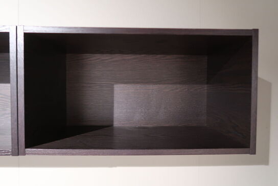 2 stk. Væghængte reolkasser 