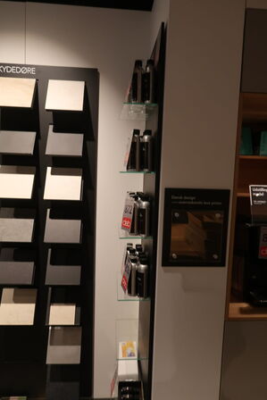 Glasreol med 6 hylder 