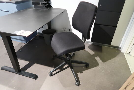 Hæve-/sænkebord + Kontorstol