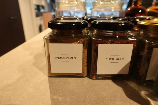 Stort parti krydderier