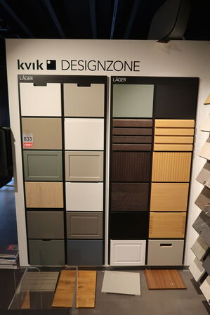 Vægplader med parti Låger, bordpladeprøver, greb m.m. 