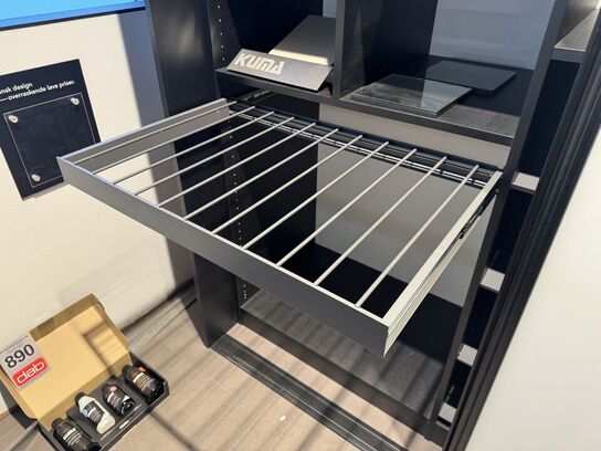 Kvik Garderobe indretning med skydelåger