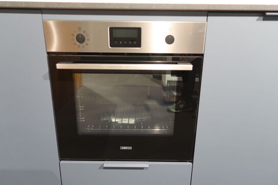 Zanussi ZOPKE6X3 Indbygningsovn