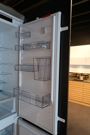 AEG SCE819E5TS kølefryseskab