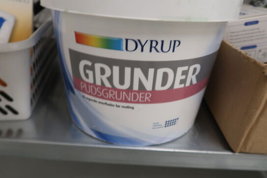 Stålreol med indhold 