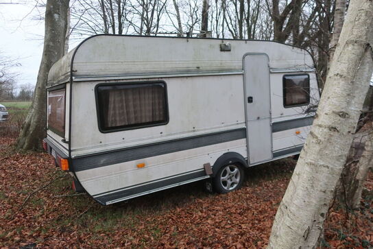 Campingvogn HOBBY 460 med indhold