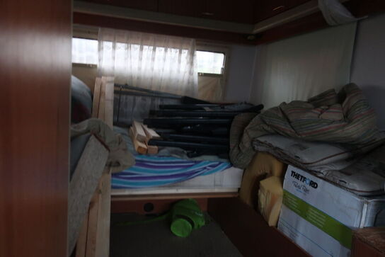 Campingvogn HOBBY 460 med indhold