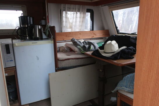 Campingvogn HOBBY 460 med indhold