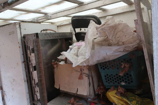 Trailer EDUARD 3116-220 med indhold