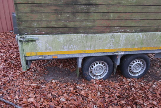Trailer EDUARD 3116-220 med indhold