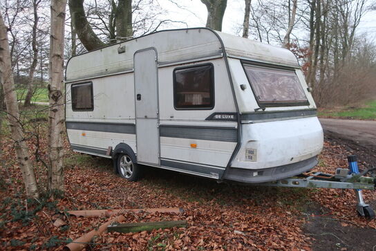 Campingvogn HOBBY 460 med indhold