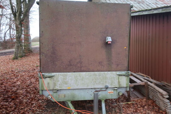 Trailer EDUARD 3116-220 med indhold