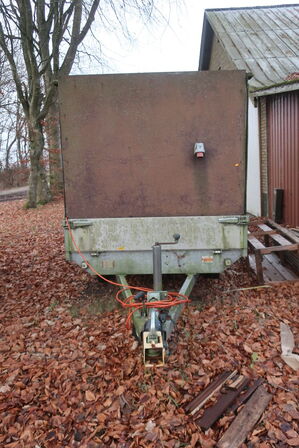 Trailer EDUARD 3116-220 med indhold