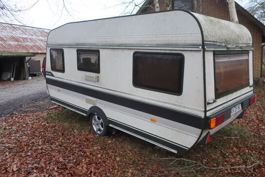 Campingvogn HOBBY 460 med indhold