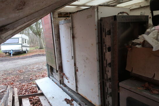 Trailer EDUARD 3116-220 med indhold