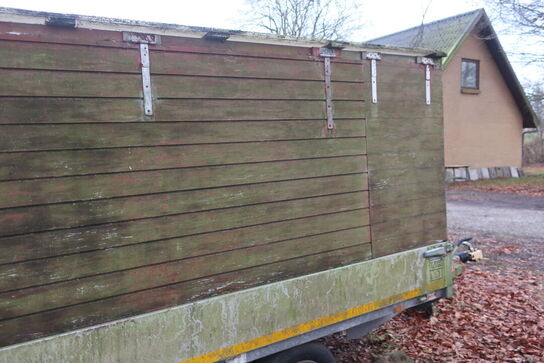 Trailer EDUARD 3116-220 med indhold