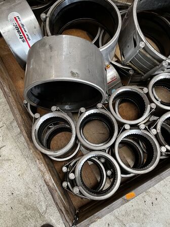 Palle med div. Varelager og reservedele