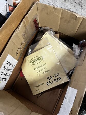 Kasse med div. Varelager