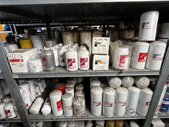 1 fag lagerreol med div. Filtre