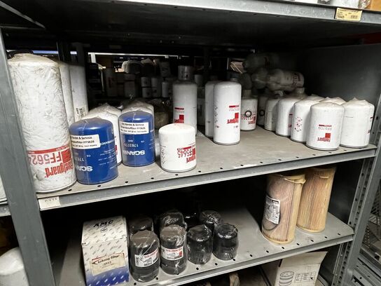 1 fag lagerreol med div. Filtre