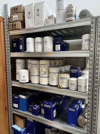 1 fag lagerreol med div. Filtre