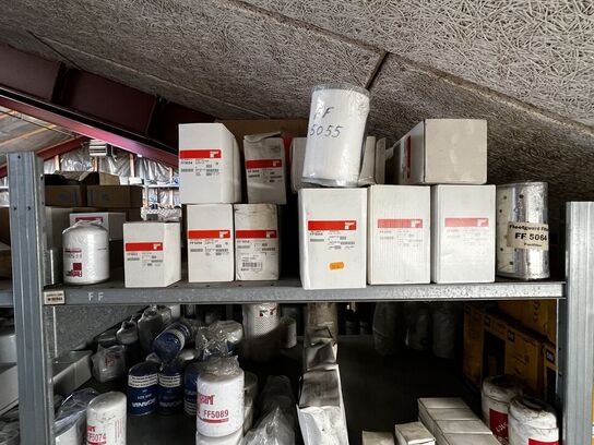 1 fag lagerreol med div. Filtre