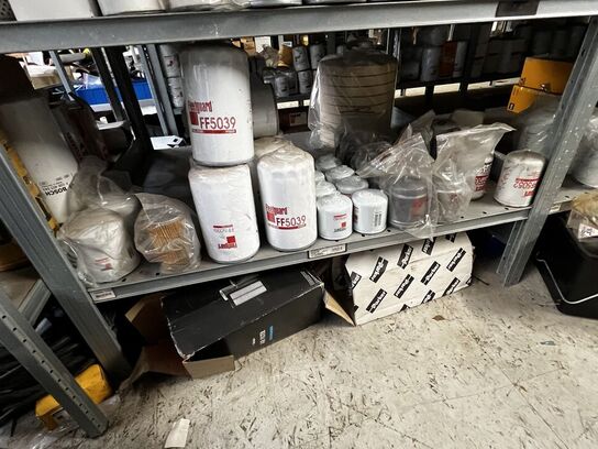 1 fag lagerreol med div. Filtre