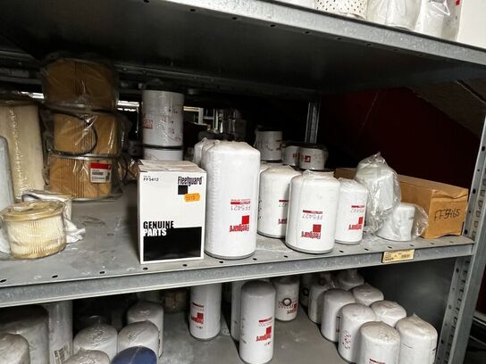 1 fag lagerreol med div. Filtre