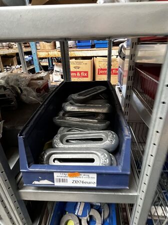 1 fag lagerreol med div. Varelager og reservedele