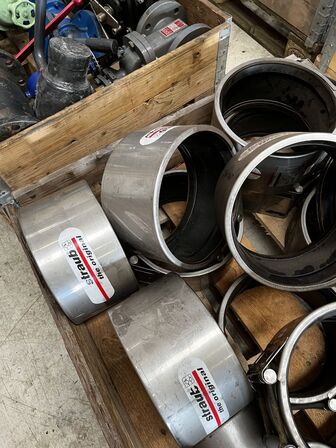 Palle med div. Varelager og reservedele