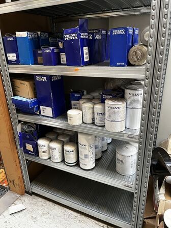 1 fag lagerreol med div. Filtre