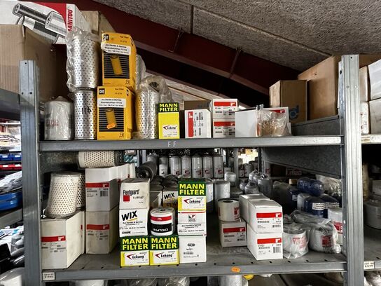 1 fag lagerreol med div. Filtre