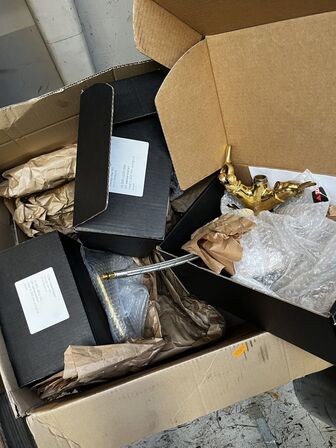 Kasse med div. Varelager