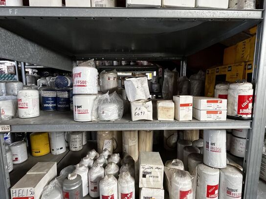 1 fag lagerreol med div. Filtre