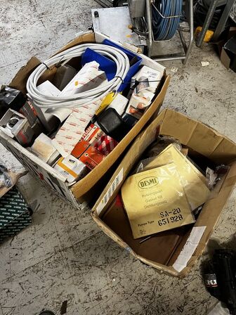 Kasse med div. Varelager