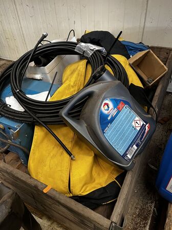 Palle med div. Varelager og reservedele