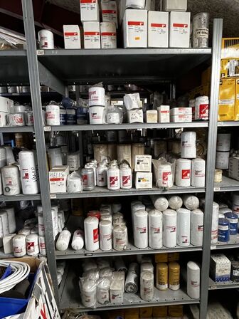 1 fag lagerreol med div. Filtre