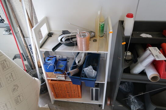 2 stk. sortimentsreoler med indhold