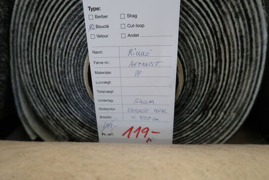 1 rulle gulvtæppe 
