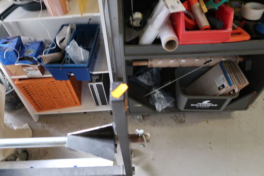 2 stk. sortimentsreoler med indhold