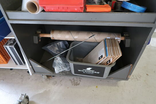 2 stk. sortimentsreoler med indhold