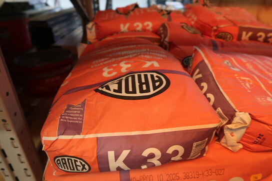 Palle med gulvspartelmasse ARDEX K 33