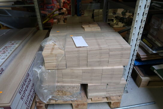 Palle med div. Klodsgulv